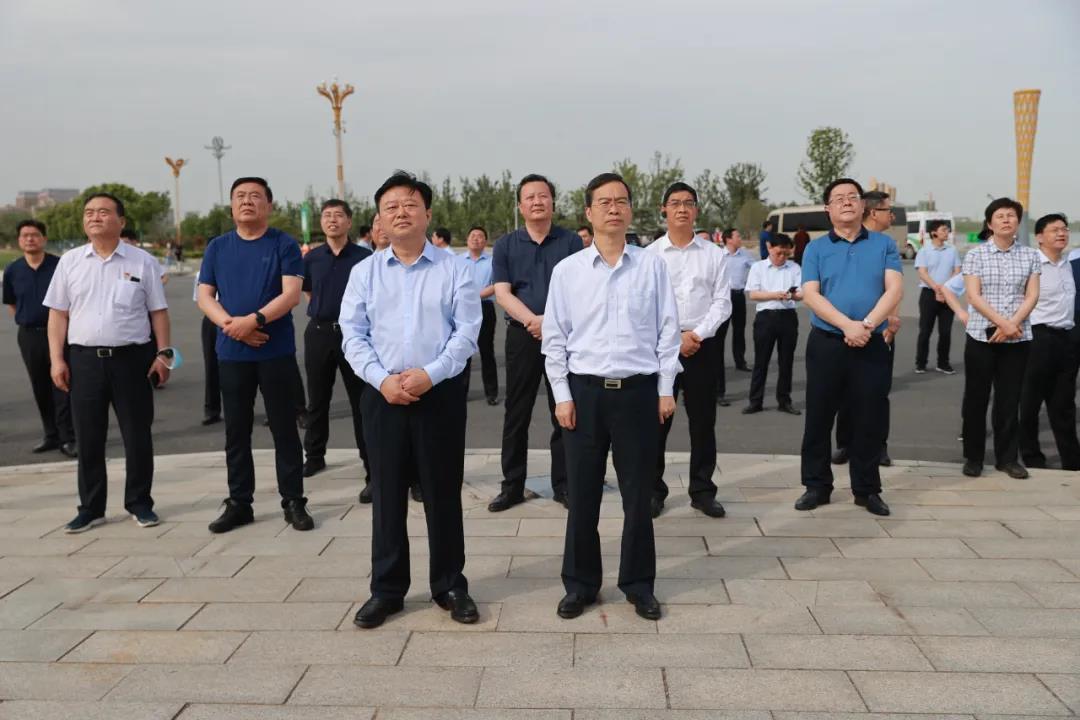 行进中的“座谈会”
